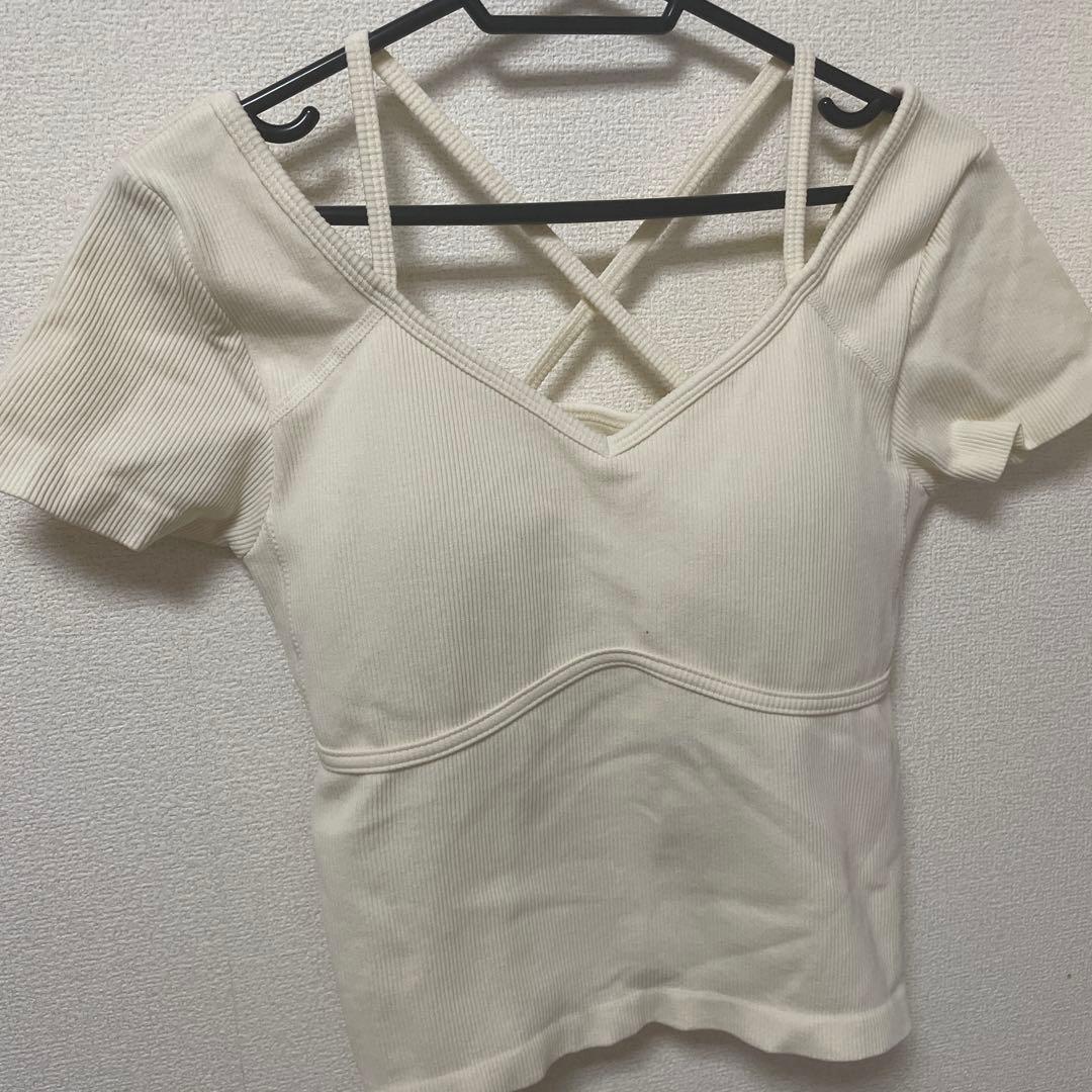 MサイズSUKALAカップ付きオープンネックニットTee