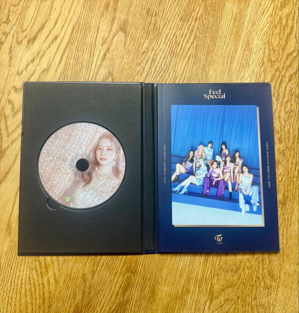 TWICE ペンライト 【一回使用】と写真集　グッズまとめ売り