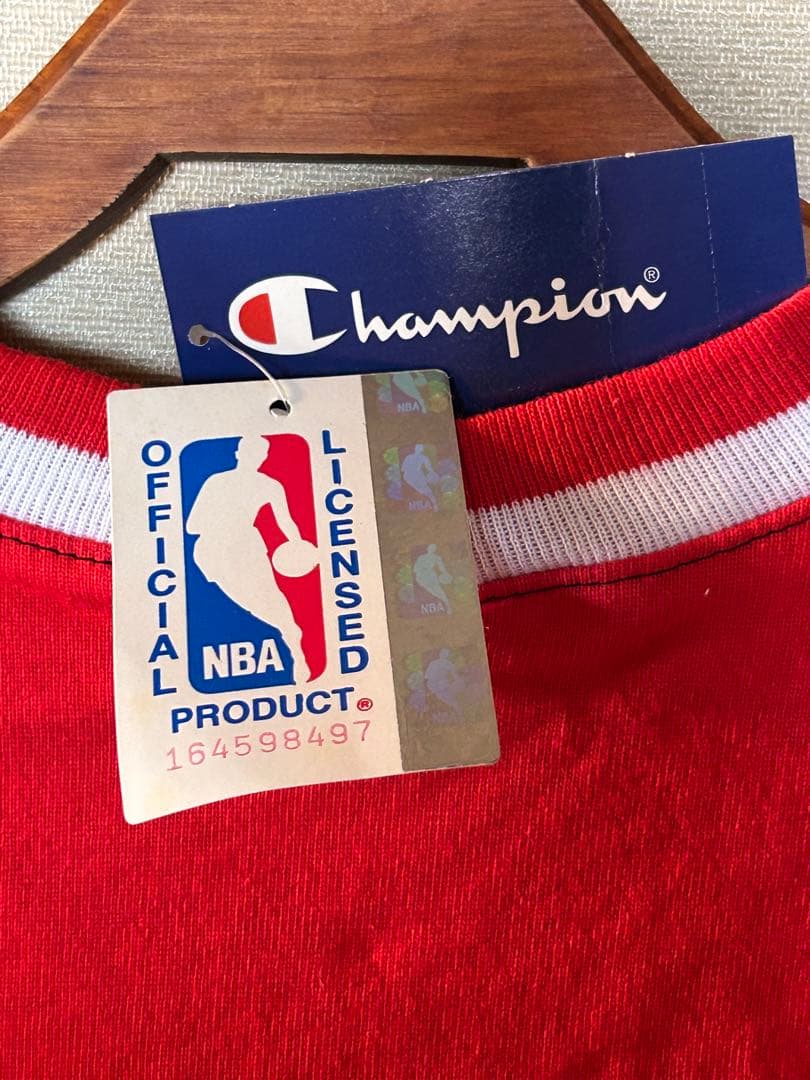 シカゴ・ブルズ Champion Vネック Lサイズ 新品タグ付き　ジャージ
