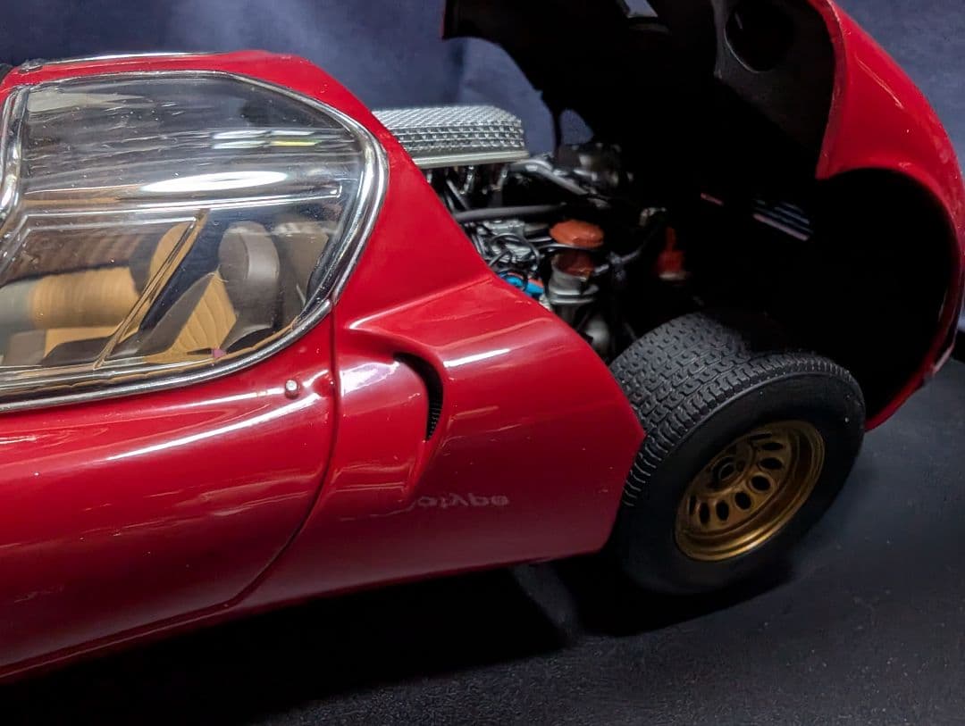 オートアート1/18 Alfa Romeo 33 Stradale