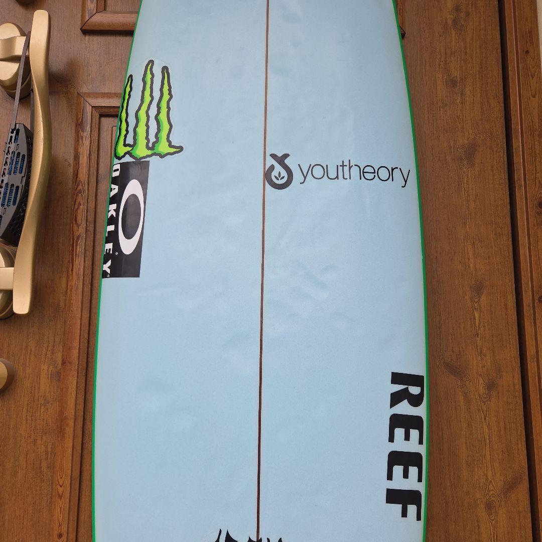 グリフィン本人使用28Llost surfboards mayhem