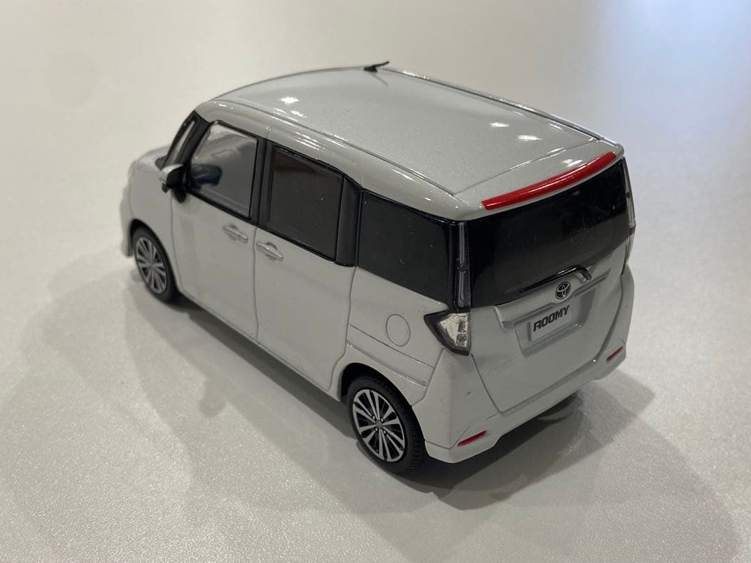 1/30 トヨタ　ルーミー　カラーサンプル　非売品　ミニカー　ホワイトパール