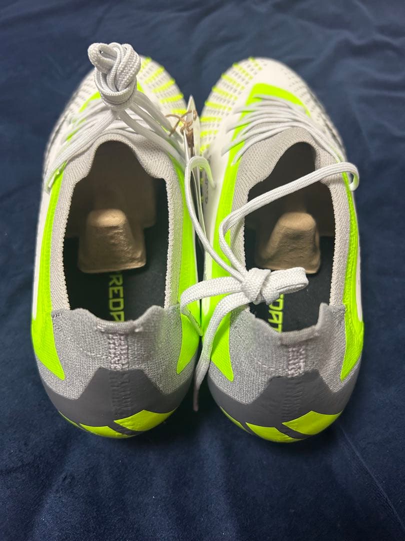 サッカースパイク　プレデター　アキュラシー　FG 29.0cm
