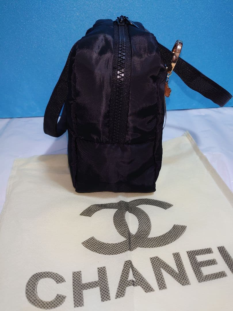 CHANEL　ノベルティ　ジッパー可愛いココマーク ブラックバック　チャーム付