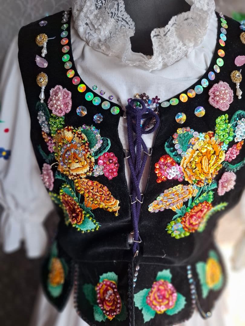 フォークダンス、チャコットベスト手刺繍