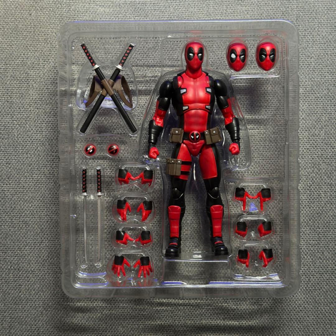 Mafex マフエックス　デッドプール　Deadpool 再販版　銃付き