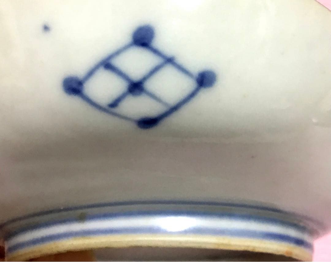 青と赤の美しい花柄皿