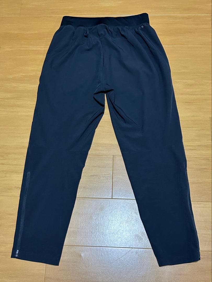 Under Armour ウィンドブレーカーとパンツ