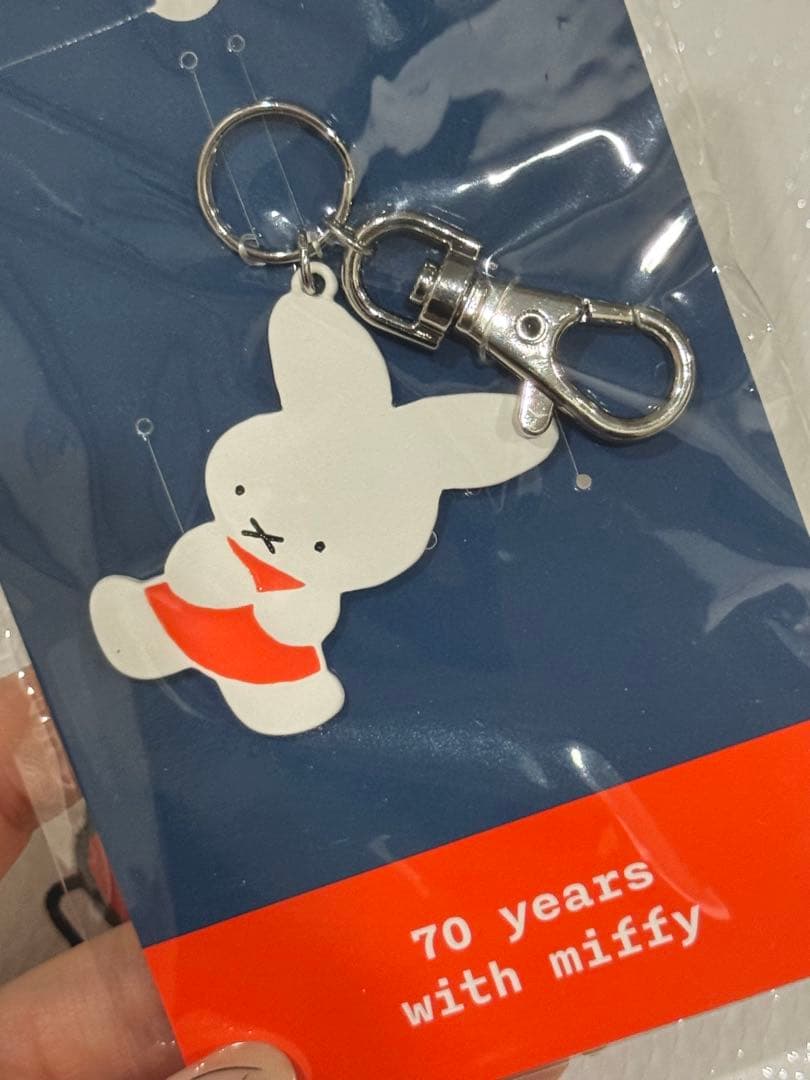 ミッフィー展　70周年グッズ　キーホルダー、ダイカットポーチ　ナインチェセット