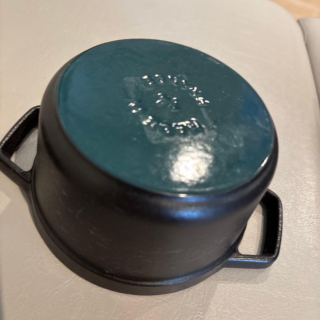 m*3様 Staub La Cocotte 両手鍋 小型 14cm 黒