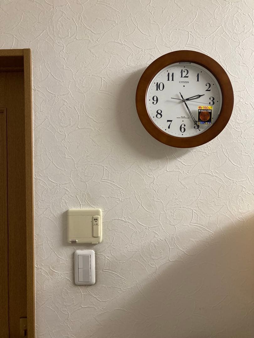 シチズン電波掛時計　木枠　夜光る　明るさ（強/中/弱/消す）16,500円の品