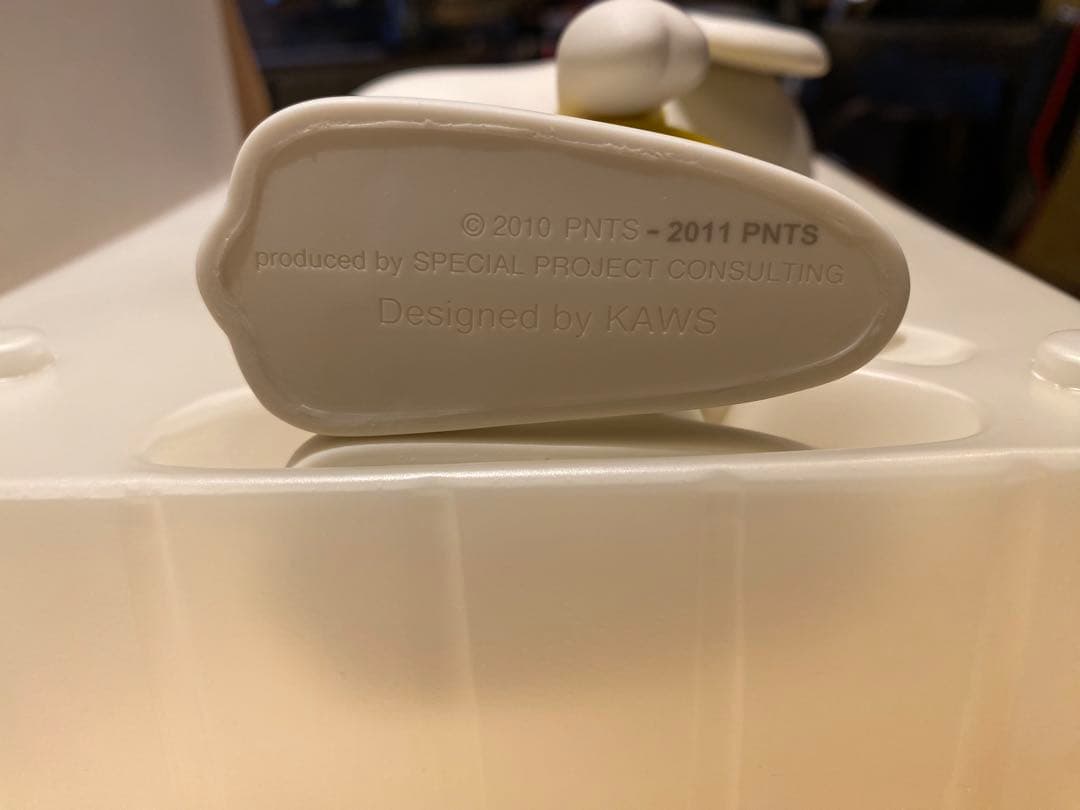 original fake KAWS MEDICOMTOY スヌーピー