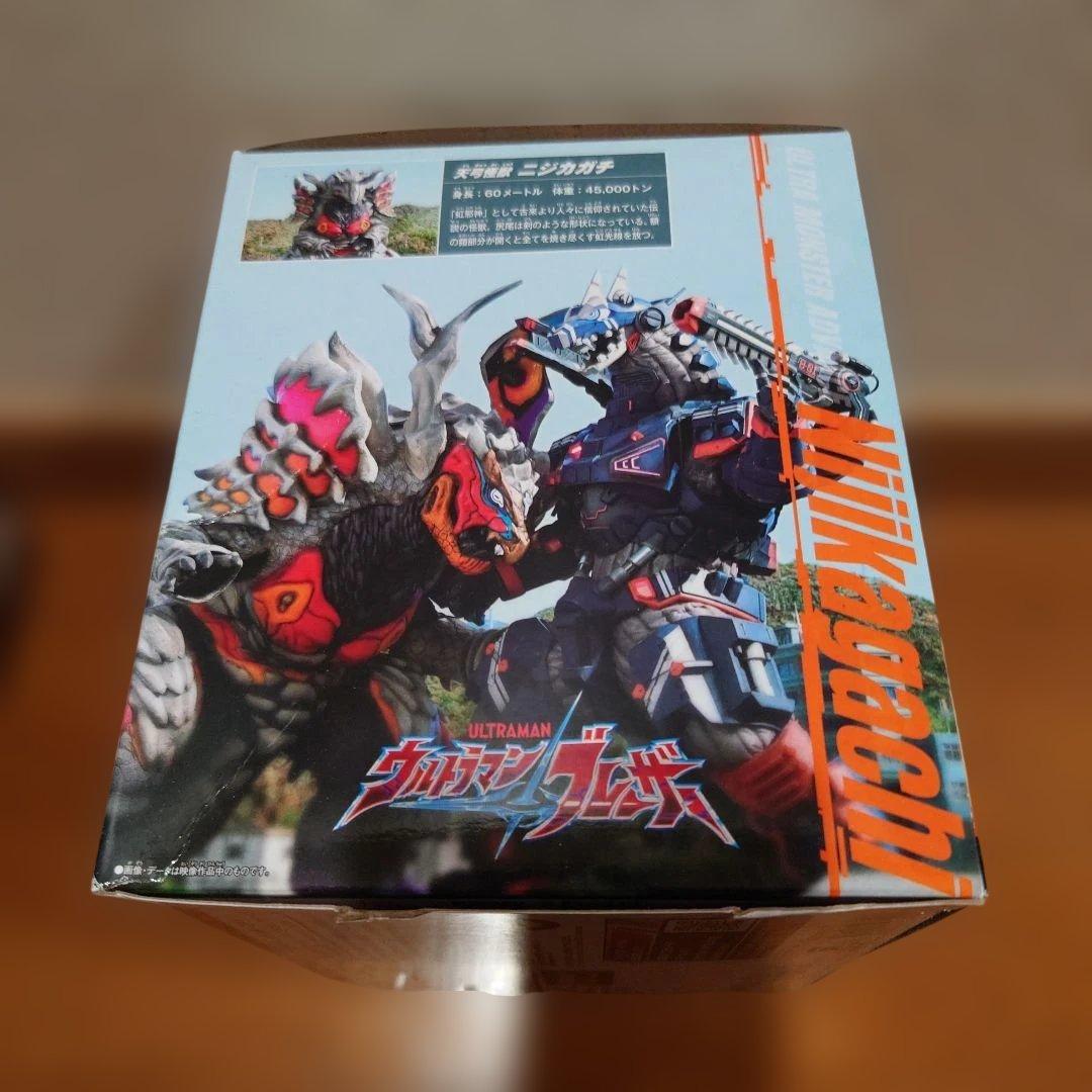 ２体セット　DXアースガロン＆ウルトラ怪獣アドバンス　ニジカガチ