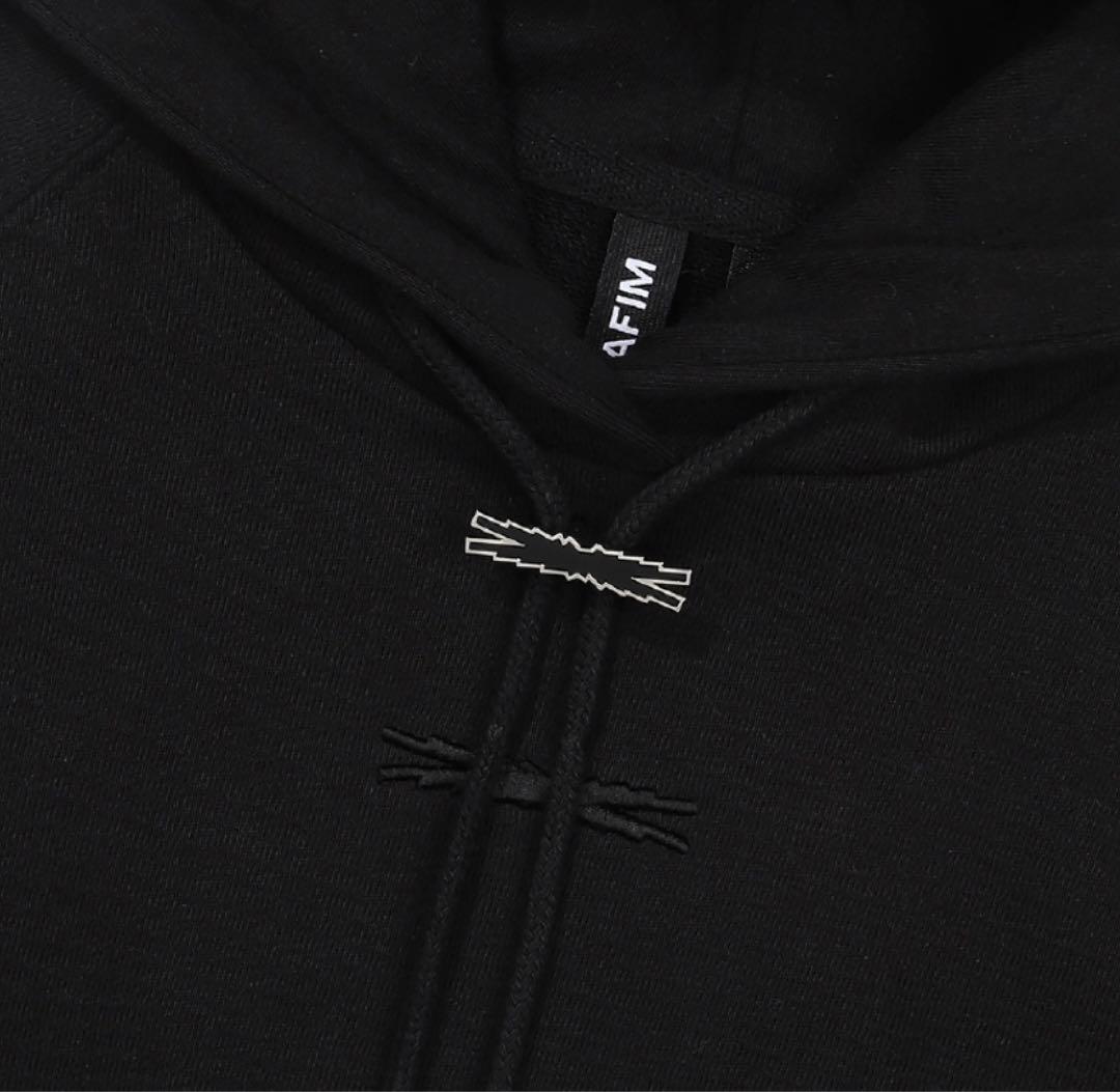 新品未使用[LE SSERAFIM] CROP HOODIEパーカー