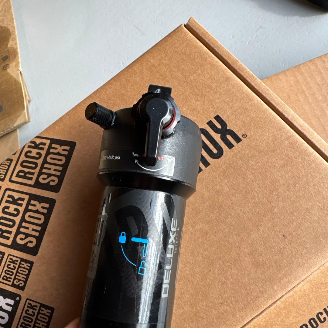 ROCKSHOX Deluxe Select+ リアサスペンション
