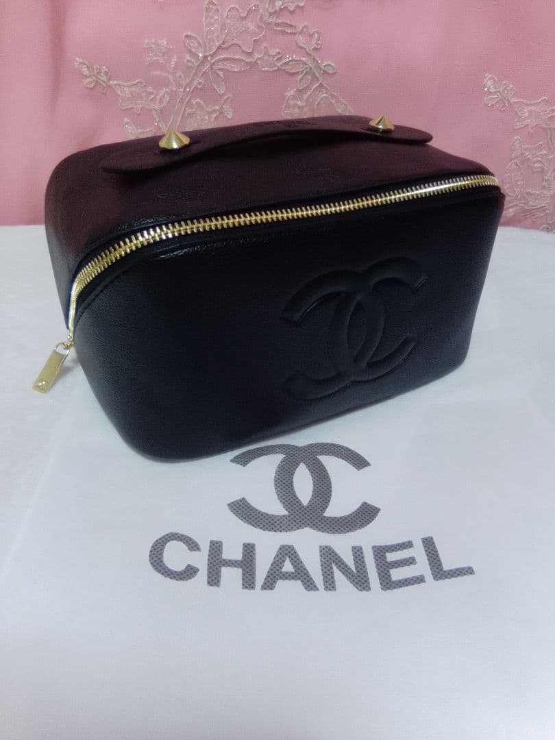 CHANEL ノベルティ ブラックレザー ポーチ