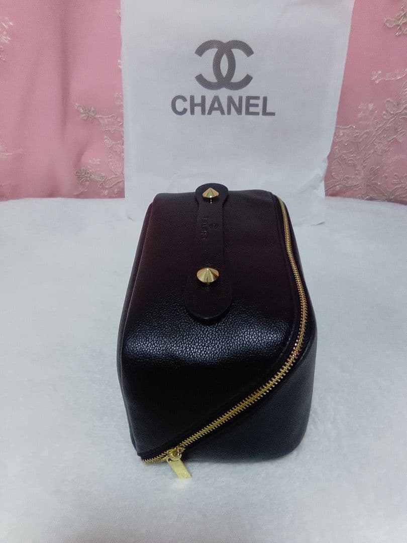 CHANEL ノベルティ ブラックレザー ポーチ