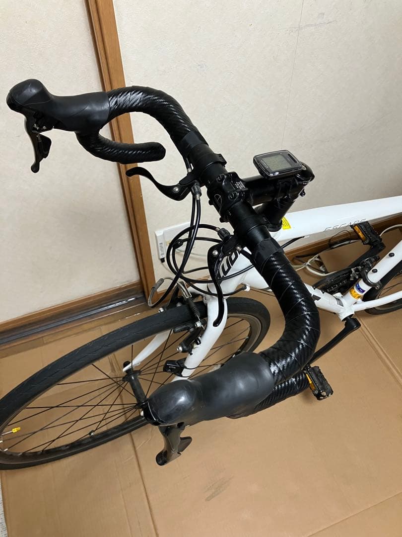 GIANT ESCAPE R DROPホワイトクロスバイク 速度計、鍵付き
