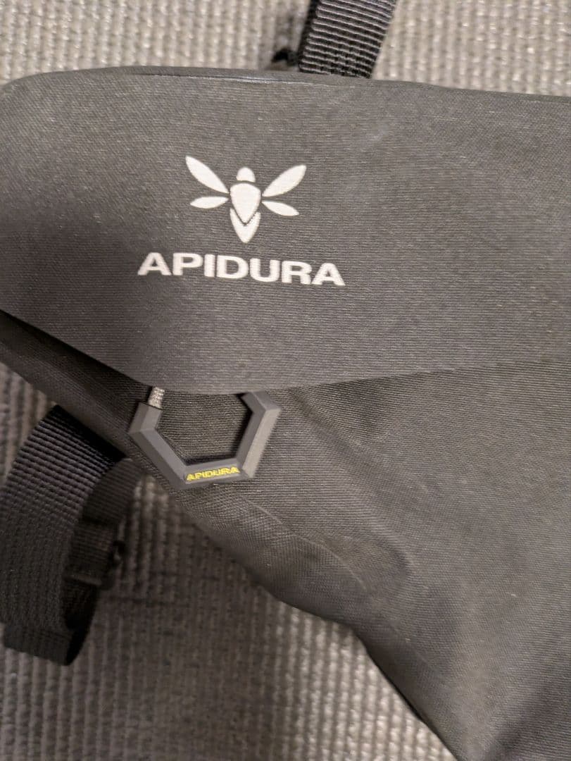 APIDURA　RACING FRAME PACKフレームバッグ2.4リットル