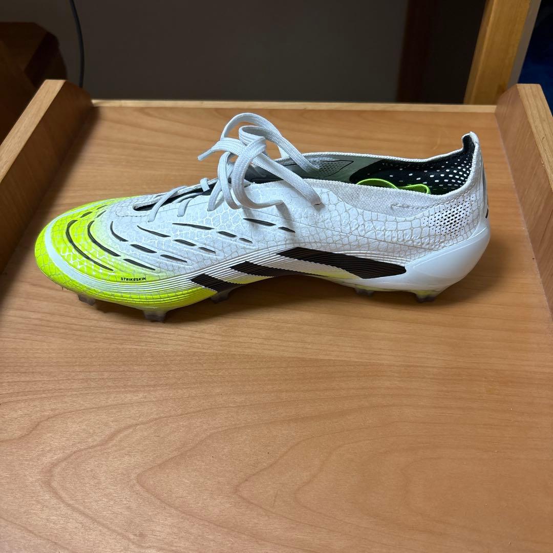 adidas Predator サッカーシューズ