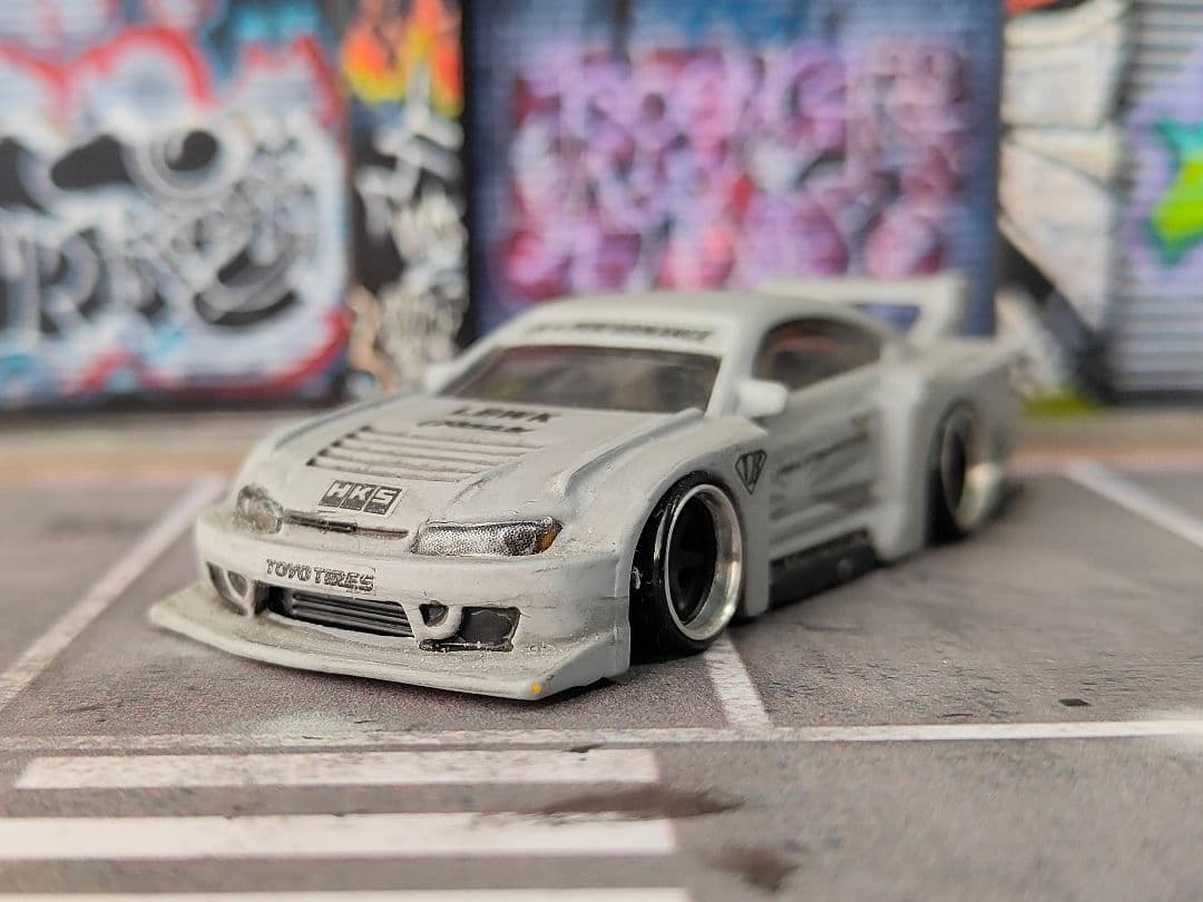 ホットウィールカスタム S15シルビア LBWK 全塗装☆深リム 赤☆トミカ改造