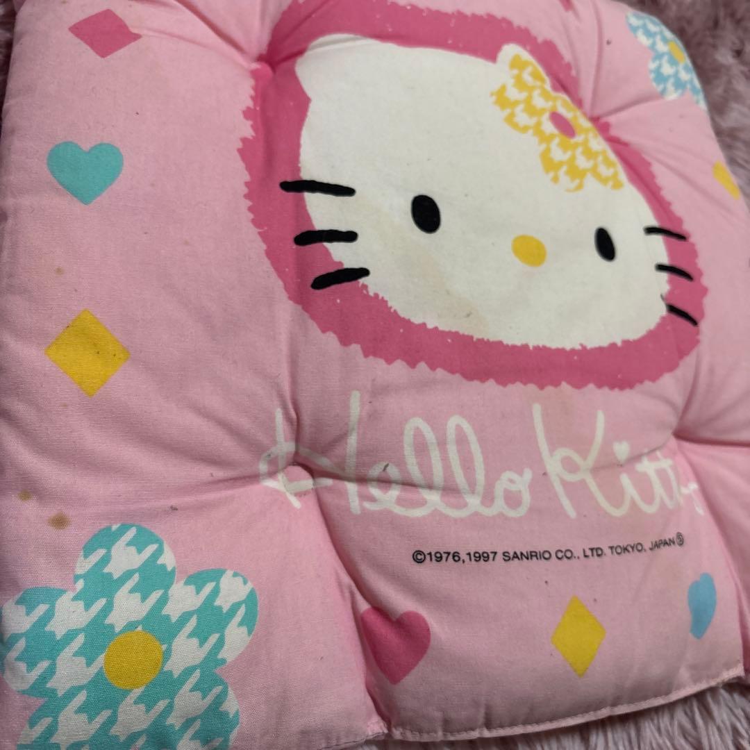サンリオ　ハローキティ　キティちゃん　レトロ　座布団　千鳥格子　4点セット
