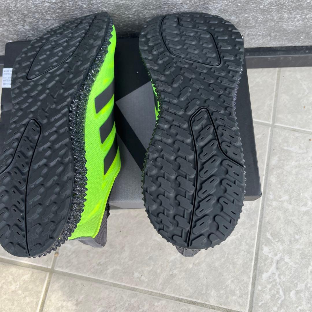 adidas 4DFWD 3 ランニングシューズ