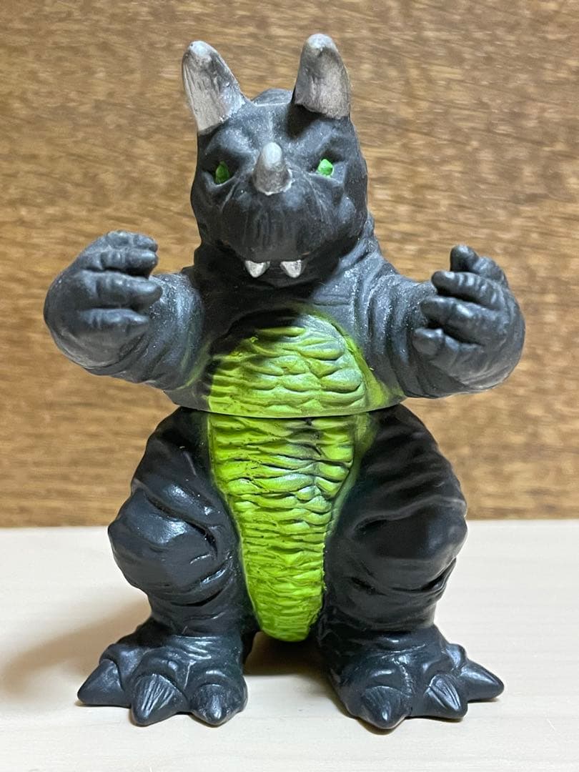 宇宙戦士がやってきた！怪獣軍団 Super Dino Monsters パチ怪獣
