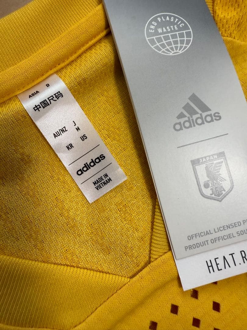 【値下げ】サッカー日本代表 adidas トレーニングウェアセットM 新品未着用