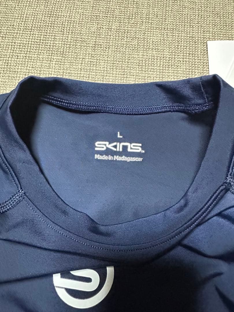 SKINS ネイビー 長袖 トレーニングシャツ Lサイズ