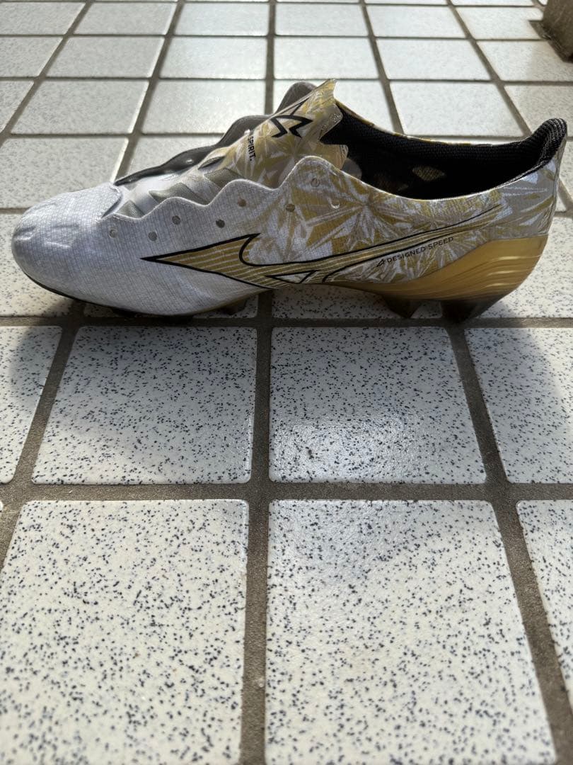 セルヒオ　Mizuno α JAPAN 　ホワイト/ゴールド