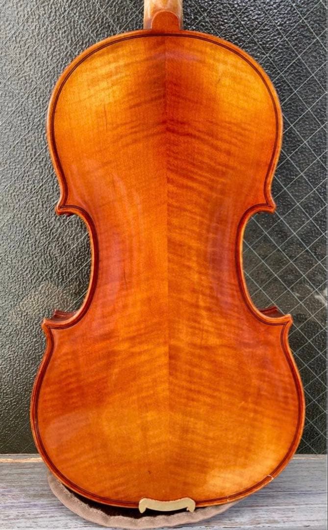鈴木バイオリン, 4/4 N.330 SUZUKI VIOLIN