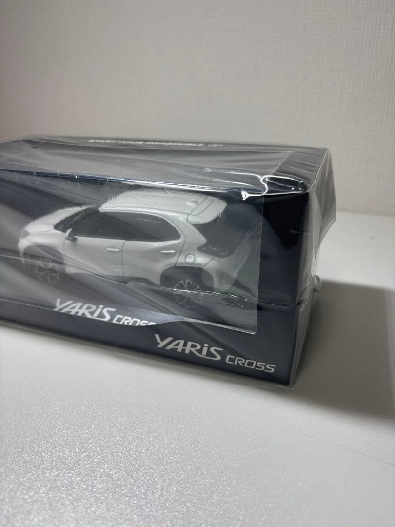 ⭐️ヤリスクロス⭐️ミニカー　 ホワイトパール　新品未開封　透明ケース入り
