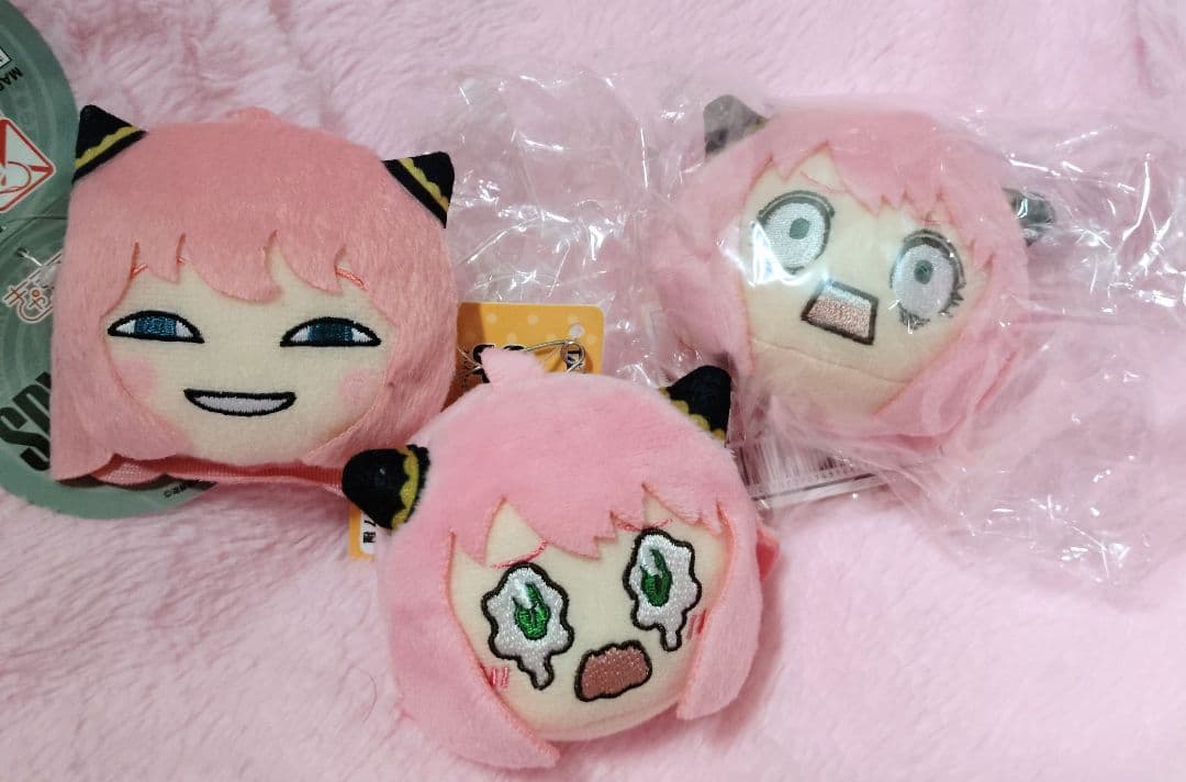 非売品★アーニャ スパイファミリー フィギュア ぬいぐるみ キーホルダー バッジ