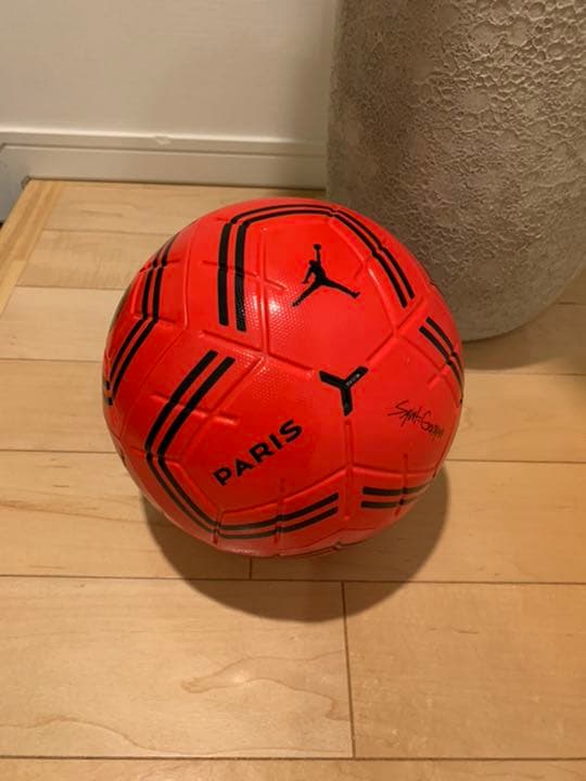 ナイキサッカーボール（５号球）マジア・ジョーダン・PSG