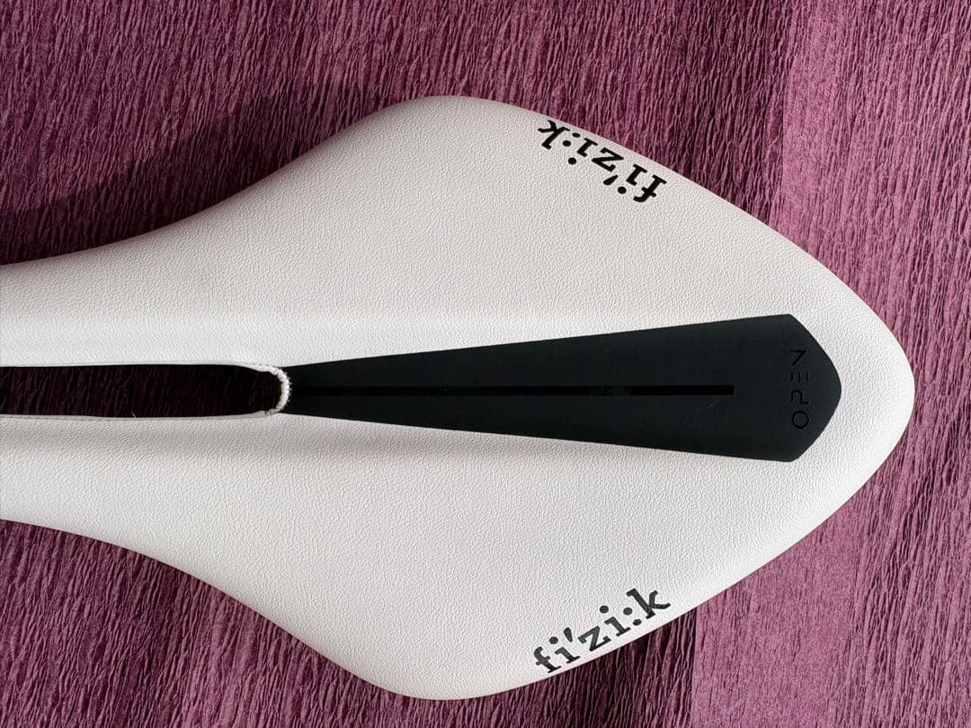 フィジーク サドル fi’zi:k ARIONE R3 OPEN kiumレール