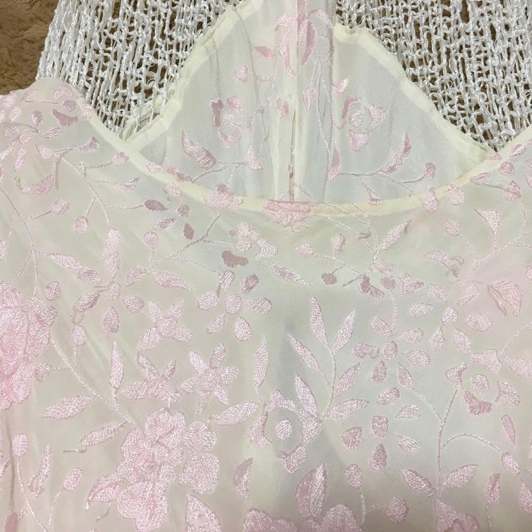 フラメンコ　衣装　トップス　刺繍　白　ピンク
