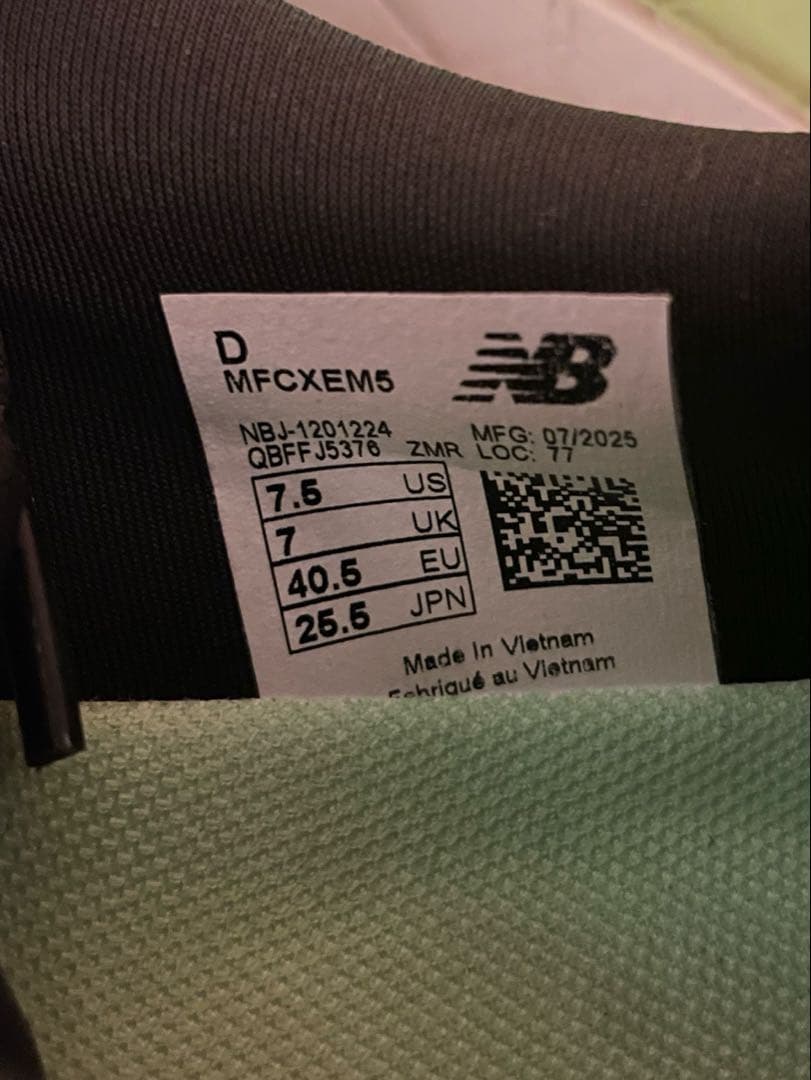 New balance フューエルセルレベルv5　25.5cm