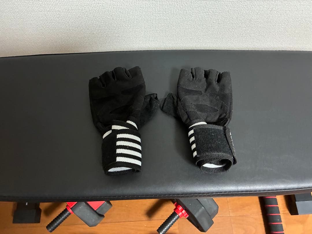 トレーニングベンチとダンベルとグローブセット