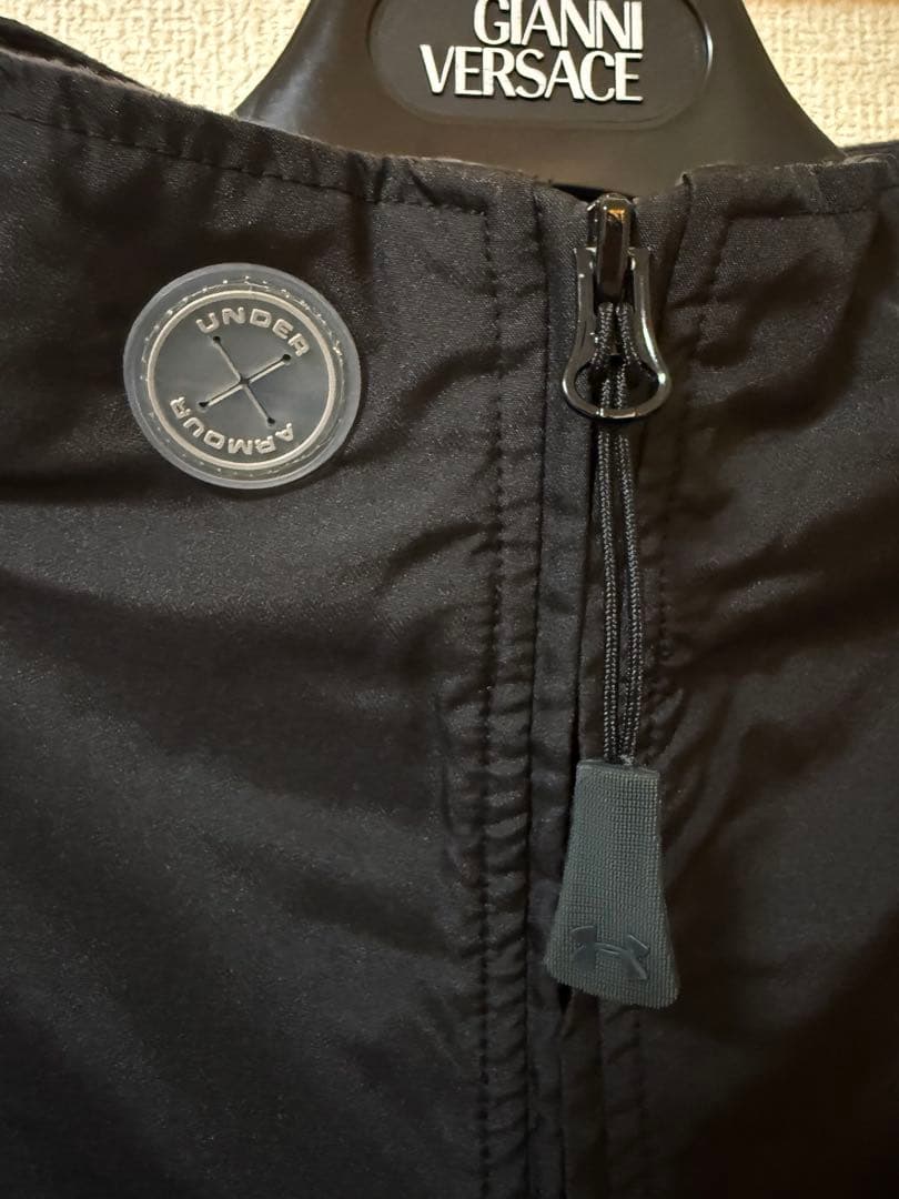 【美品】UNDERARMOUR超多機能防水防寒アウタージャケットLG黒