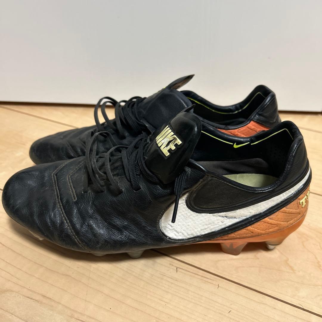 Nike Tiempo サッカーシューズ 黒/オレンジ