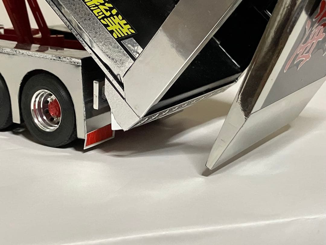 デコトラ、スーパーグレー大型ダンプ1/32スケール 黒/銀、完成品