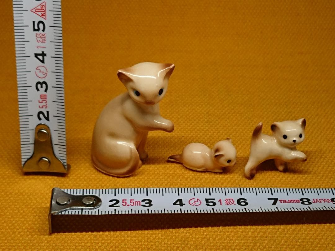 ねこ　猫　陶器　ミニチュア　置物　インテリア　工芸品　美術品　A3127