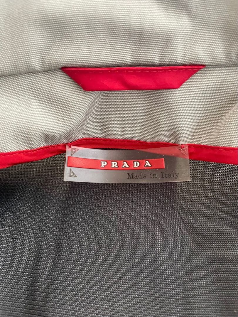 PRADA ベージュ ノースリーブベスト