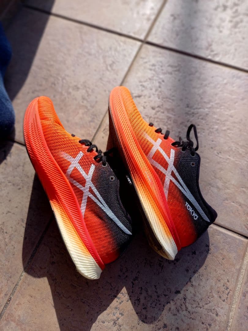 メタスピードエッジ　ASICS TOKYO スパイクシューズ オレンジ/ブラック