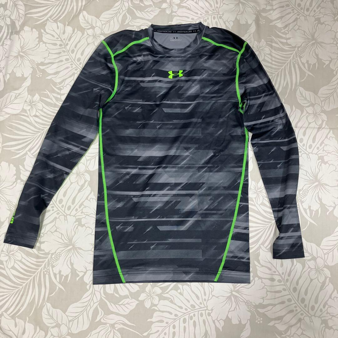 Under Armour トレーニングセット 長袖シャツとレギンス
