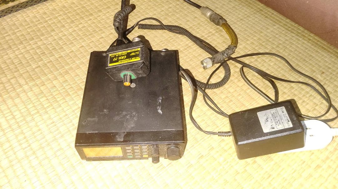 ICOM IC-R100 受信機 中古　ジャンク扱い