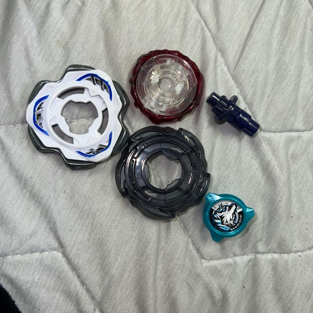 ベイブレードXベイ3つセットとランチャー