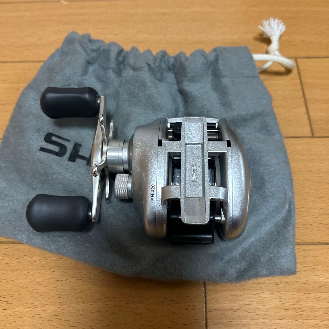 SHIMANO ベイトリール 収納袋付き