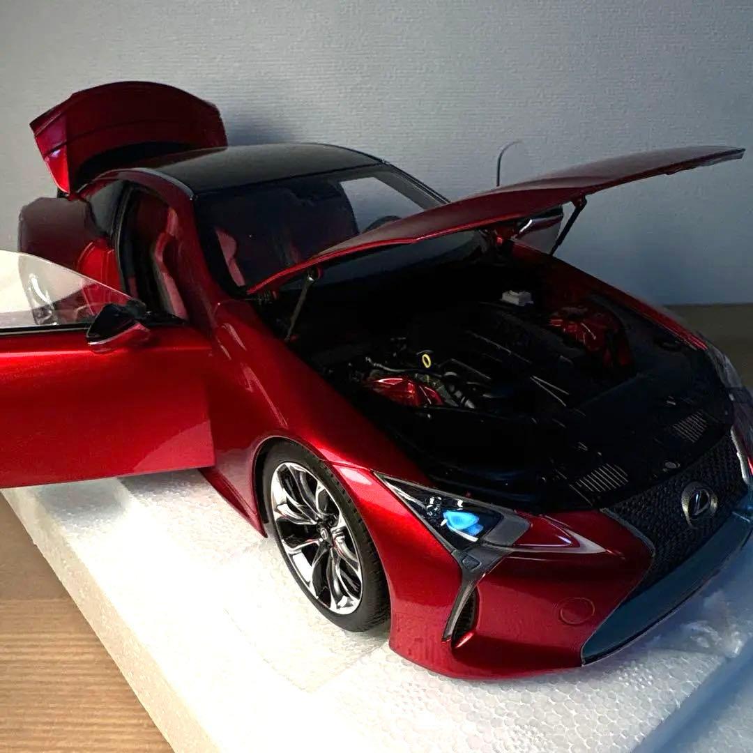 オートアート　レクサス　LC500 ミニカー 1/18 スケール　レッド